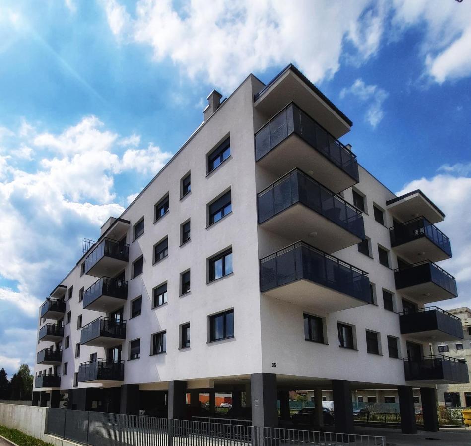 Apartment Mrvica Near The Zagreb Airport Velika Gorica Exteriör bild